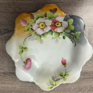 Vintage|Scalloped Bowl